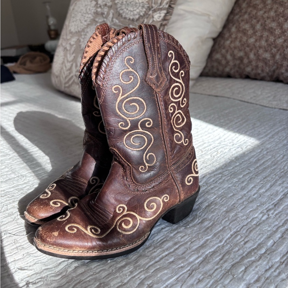 Ariat Tan Leather Cowboy Boots with Cream Embroidery